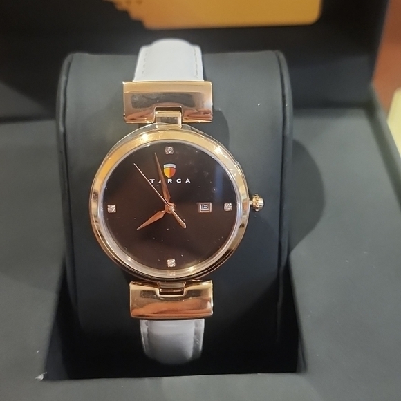 NWT LADIES LUXURY LEATHER WATCH
